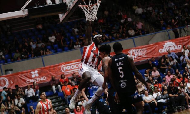 SOLES SUFRE ANTE DEFENSA DE ASTROS, CAE 72-88