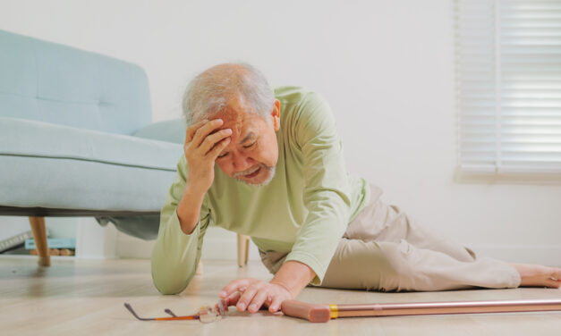La Fisioterapia: Clave en la Prevención de Caídas en Adultos Mayores