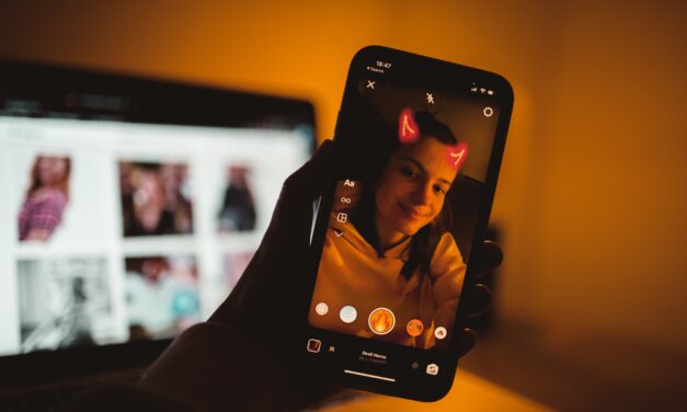 De la Información al Compromiso: La Revolución de las Noticias en Redes Sociales